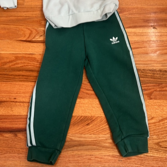 Turquoise green adidas tracksuit for kids size 4 T - Picture 3 of 5